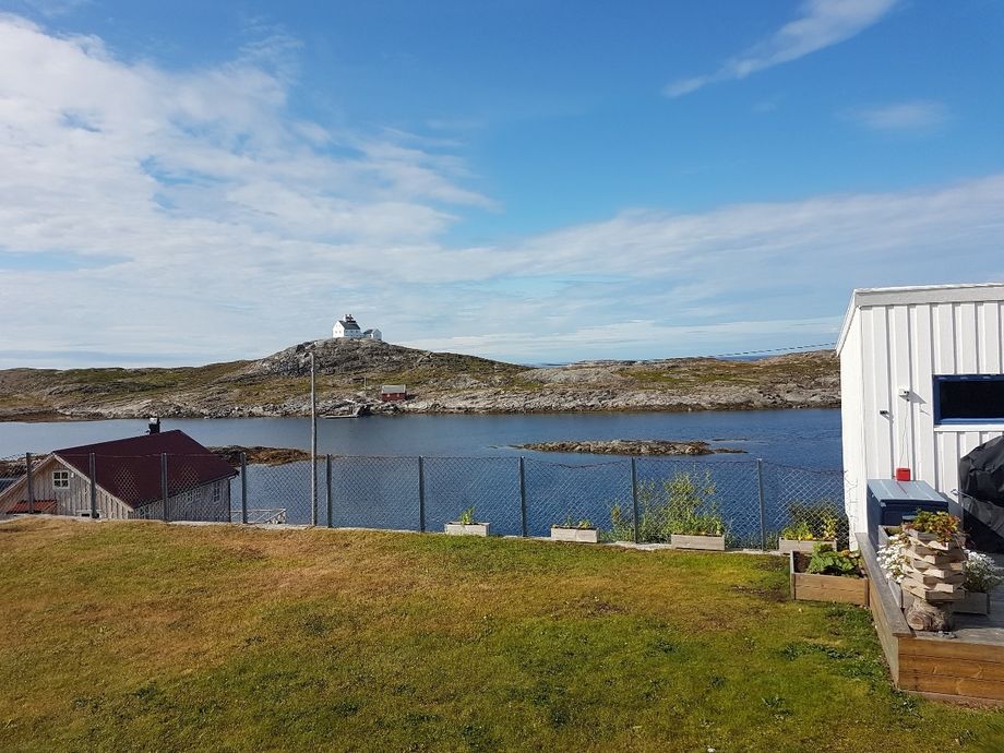 Utsikt fra Huskestua mot Myken fyr 